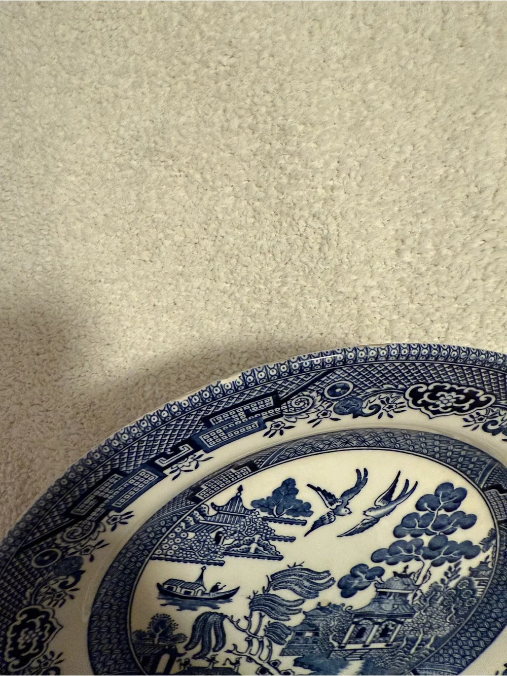Vintage Churchill England 10 1/4” dinner plate - Blue Willow Pattern